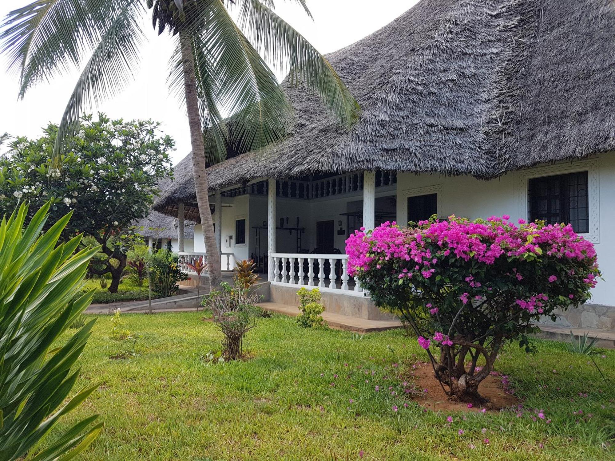 Karibuni Jeds Villas 85 & 86 Mambrui Exterior photo